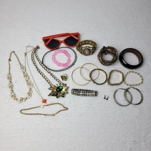 ⬇️ Mystery Jewelry Bag & Sunglasses 1958 Sarah Coventry Plain & Fancy Necklace - Picture 2 of 10